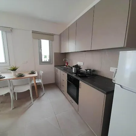 Pervolia Paradise 02 With Kosher Restaurant Apartment Larnaca